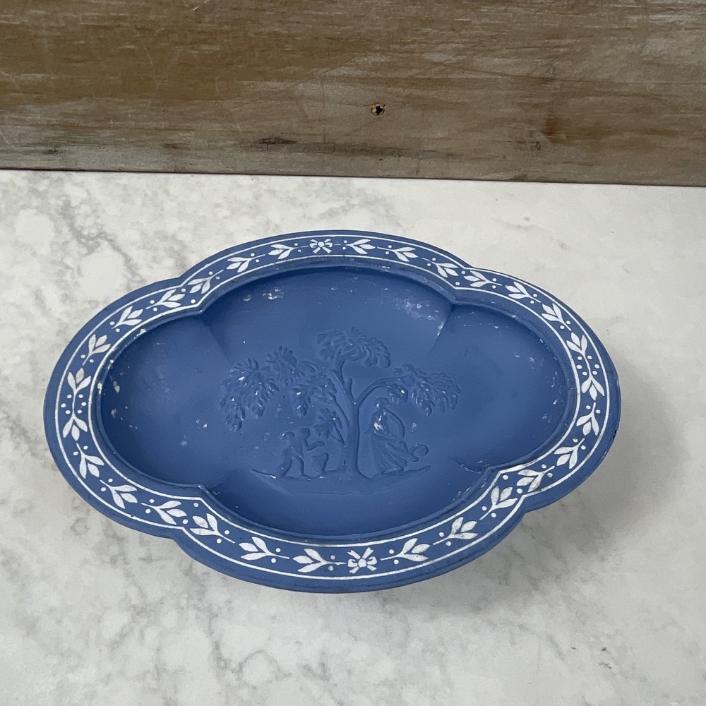 Avon - Avonshire Blue Soap Dish and Soap- Original soap included - New